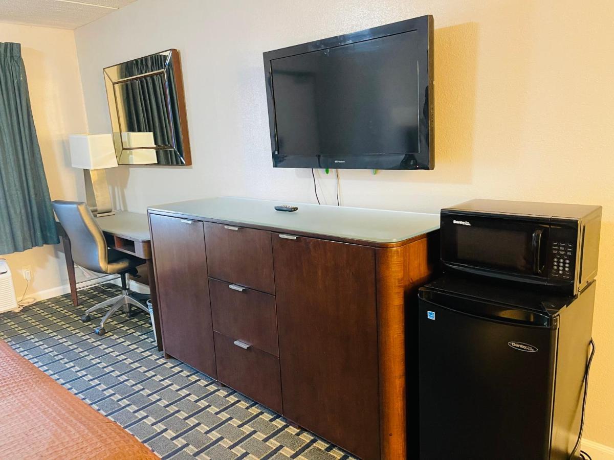 Rodeway Inn Грийнууд Екстериор снимка