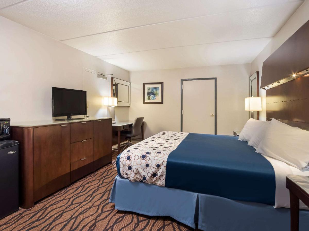 Rodeway Inn Грийнууд Екстериор снимка