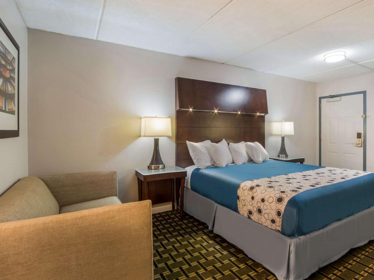 Rodeway Inn Грийнууд Екстериор снимка