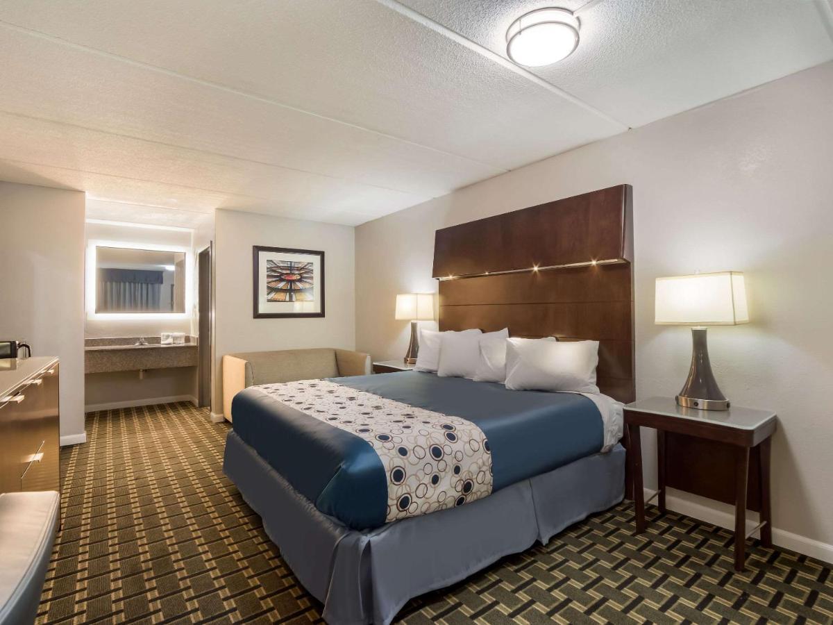 Rodeway Inn Грийнууд Екстериор снимка