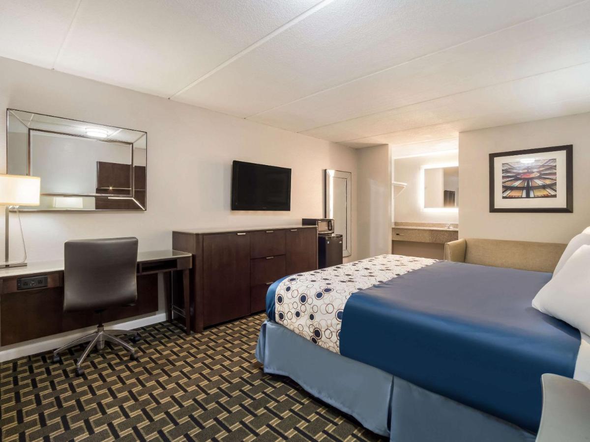 Rodeway Inn Грийнууд Екстериор снимка
