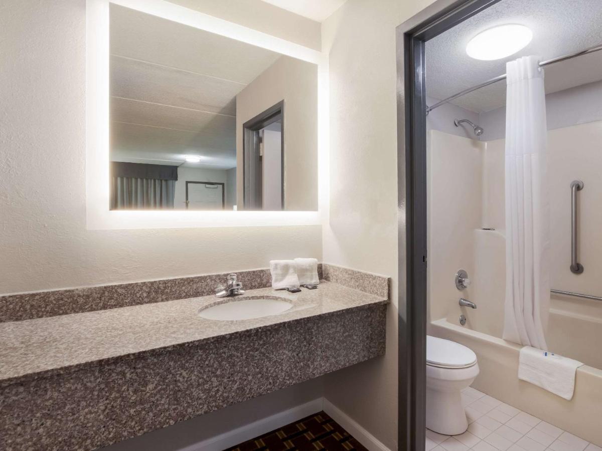 Rodeway Inn Грийнууд Екстериор снимка